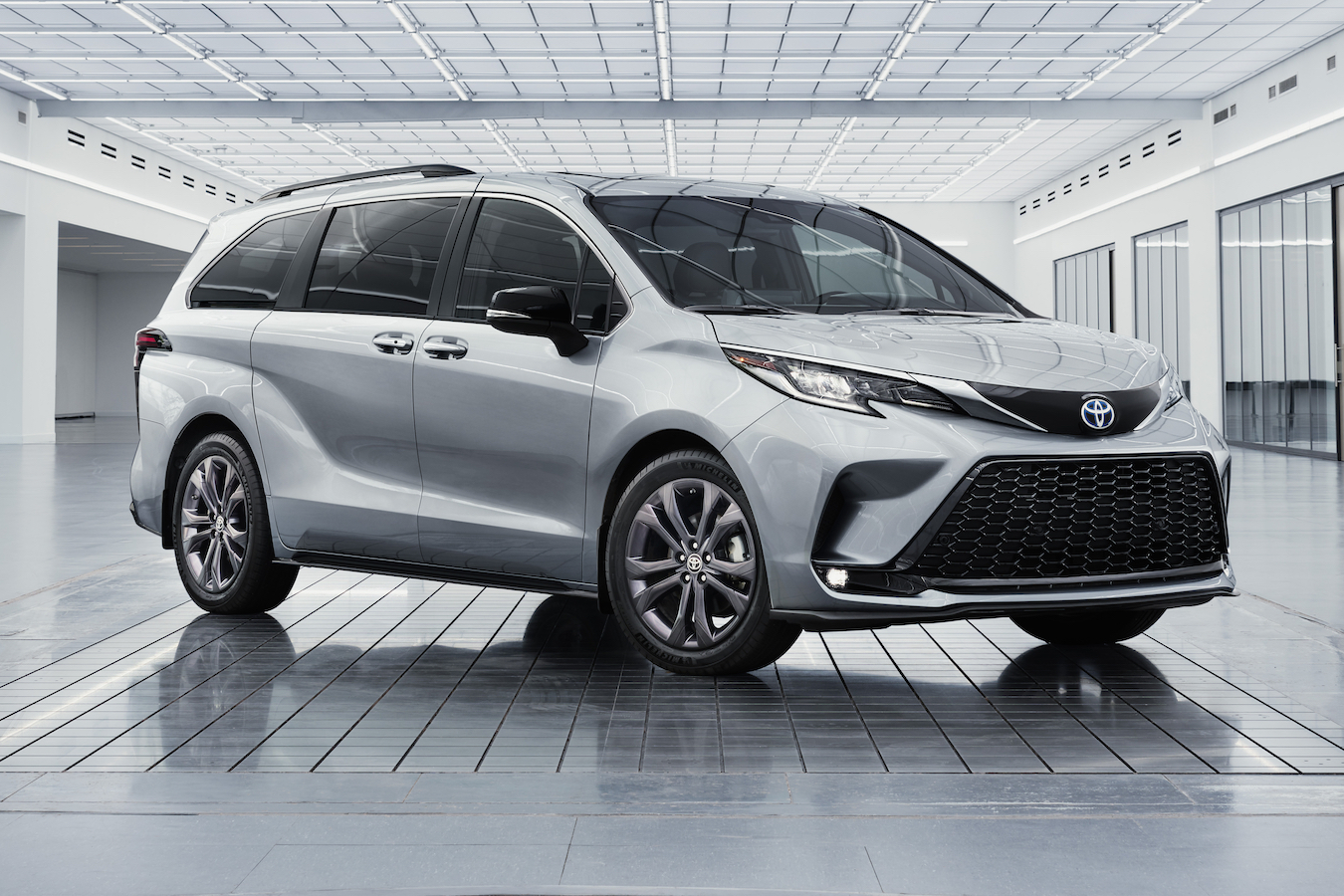 High Efficiency Sienna Hybrid Chases Away Minivan Blues