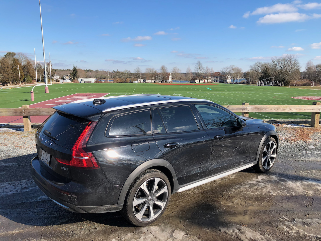 Volvo V60 Cross Country Proves That Wagons Do Have A Place In SUV-Loving “Electrified” Future